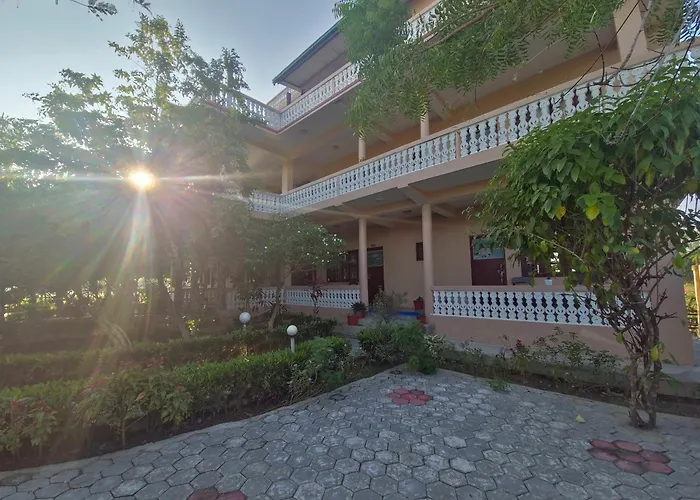 Hotel Tree Tops- A Serene Friendly Hotel In Sauraha
